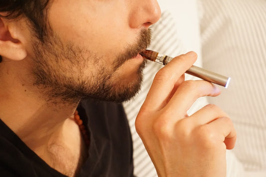 E-Zigaretten Pod-Systeme vs. klassische Verdampfer: Was ist die richtige Wahl für Sie?